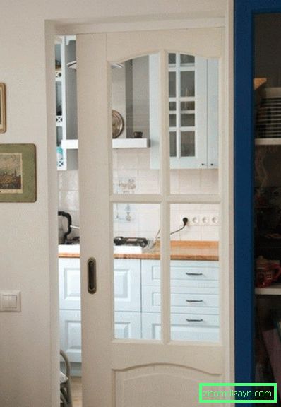 Kuhinja s kliznim vratima
