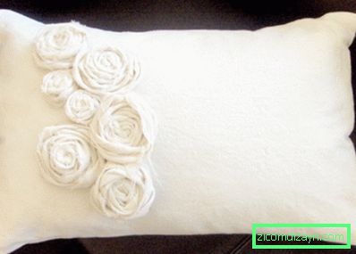 Jastuk s ružama od tkanine